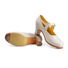Zapatos de folklore modelo Sofia Hueso en internet