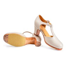 Zapatos de folklore modelo Delfina Hueso en internet