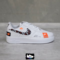 AIR FORCE JUST WHITE ORANGE na internet