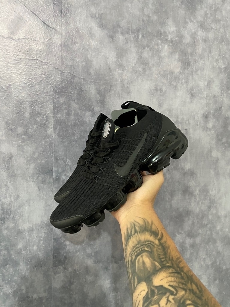 Black vapormax 3.0 best sale