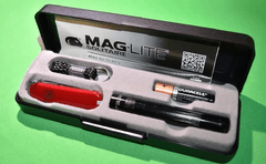 Linterna Maglite Solitaire C/ Victorinox Classic Camping - comprar online