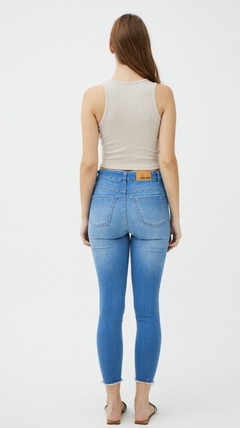 JEAN CROP DEFLECADO - comprar online