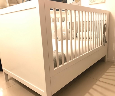 catre mini cuna-cuarto de bebe-laqueado-para pequeños espaci