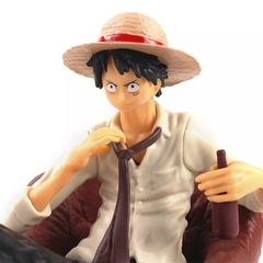 Action Figure Luffy no Sofá - loja online