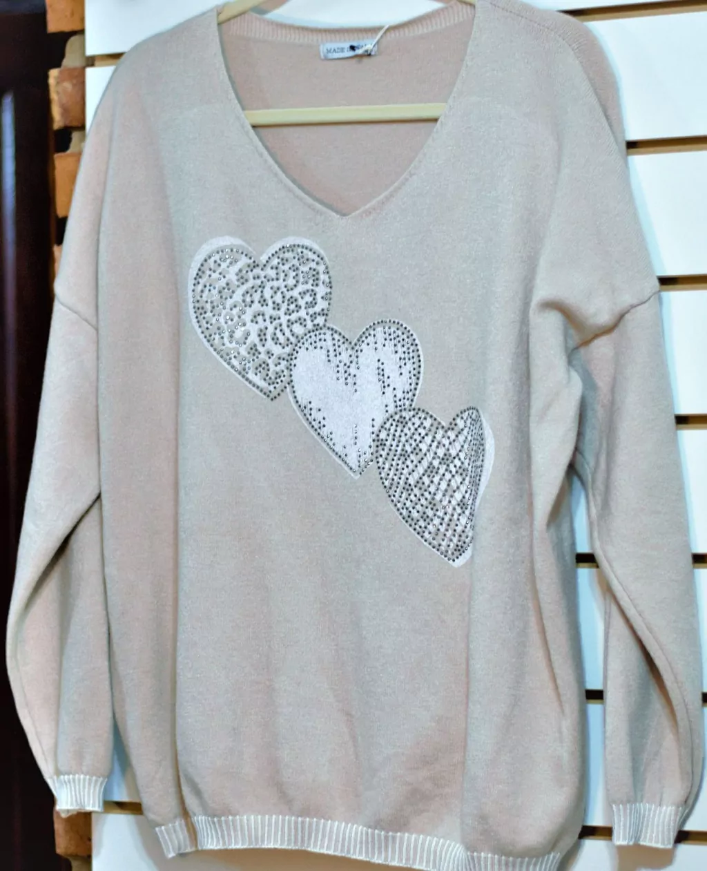 Sweater italiano con detalles de corazones