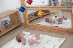 Espejo irrompible con barra - Lala Montessori