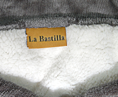 Acolchado Flannel con Corderito La Bastilla | Gris Oscuro - tienda online