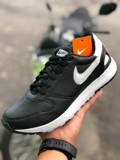 Tênis Nike Retrô na internet