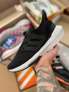 TÊNIS ADIDAS ULTRA BOOST 21 na internet