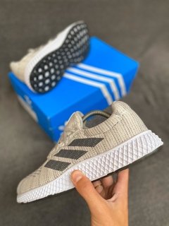 Tênis Adidas 4D na internet