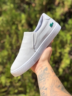 SAPATÊNIS LACOSTE SLIP ON