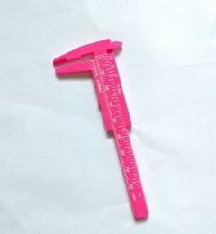 Paquímetro para sobrancelha de Plastico cor ROSA 80mm, 8cm. - deisealinecosmeticosebeleza.com