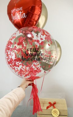 Baúl con rosas, mini champagne, Ferreros Rocher y globos con helio. - comprar online