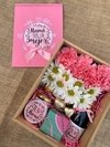 Detalle de mini espumante dulces y flores