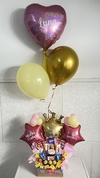 Modelo Fiorella con globos con helio y con aire y golosinas