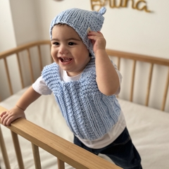 Conjunto Chaleco y gorrito de lana "Bruni" celeste - comprar online