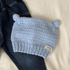 Gorro de lana "bear " celeste - comprar online