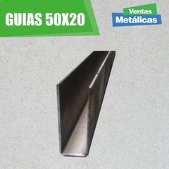 Cortina metálica galvanizada liviana de 0.50 mm de espesor. De 3.00 x 3.00 manual a cadena en internet