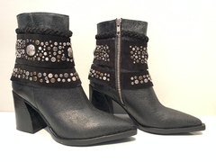 Bota Tachas negra - comprar online